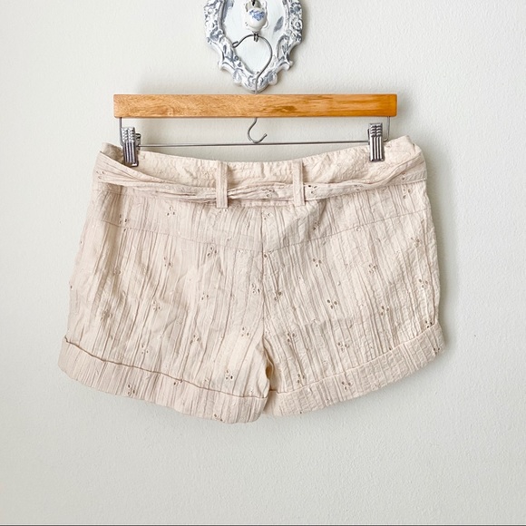 🍏 BFF off white / cream tie waist shorts - Picture 2 of 6